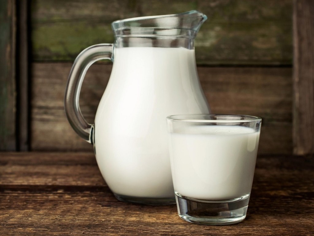 Вызывает рак: Коровье молоко назвали опасным для здоровья
