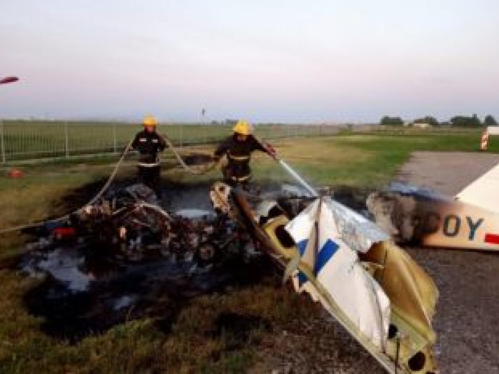 На Херсонщине сгорел самолет: огонь уничтожил его за 23 минуты (ФОТО)
