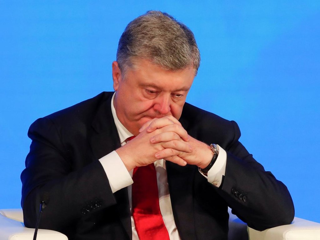 «Не приемлет критику»: Экс-глава протокола Украины заявил, что ему стыдно за внешний вид Порошенко