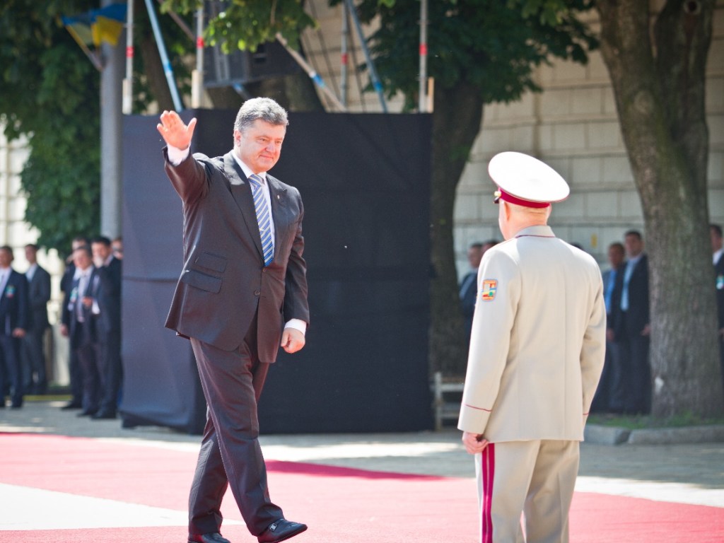 Обмороки, закрытые двери и нелегитимные присяги: Как проходили инаугурации всех украинских президентов