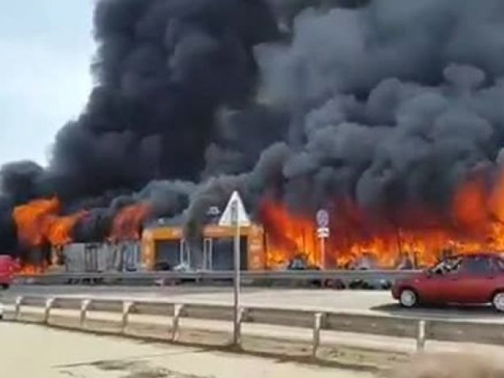 В Баку ликвидировали пожар в торговом центре: пострадали 6 человек (ФОТО)