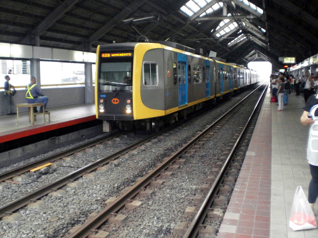 На Филиппинах столкнулись поезда метро: 34 человека пострадали