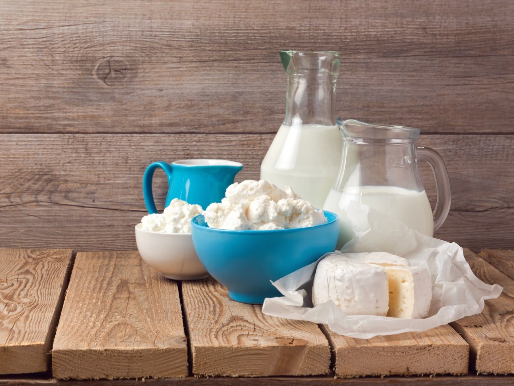 Диета для похудения на 15 килограммов и омоложения: в меню нужно добавить молоко и сыр