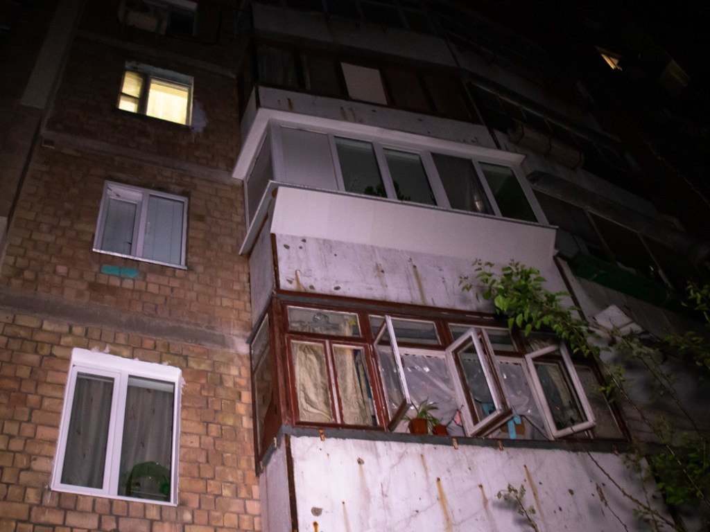 На столичной Куреневке с 9-го этажа упал мужчина (ФОТО, ВИДЕО)