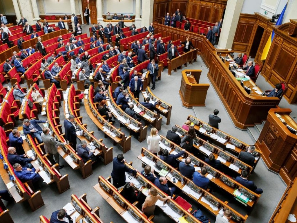 Роспуск Рады: Зеленский начал парламентскую кампанию – эксперт