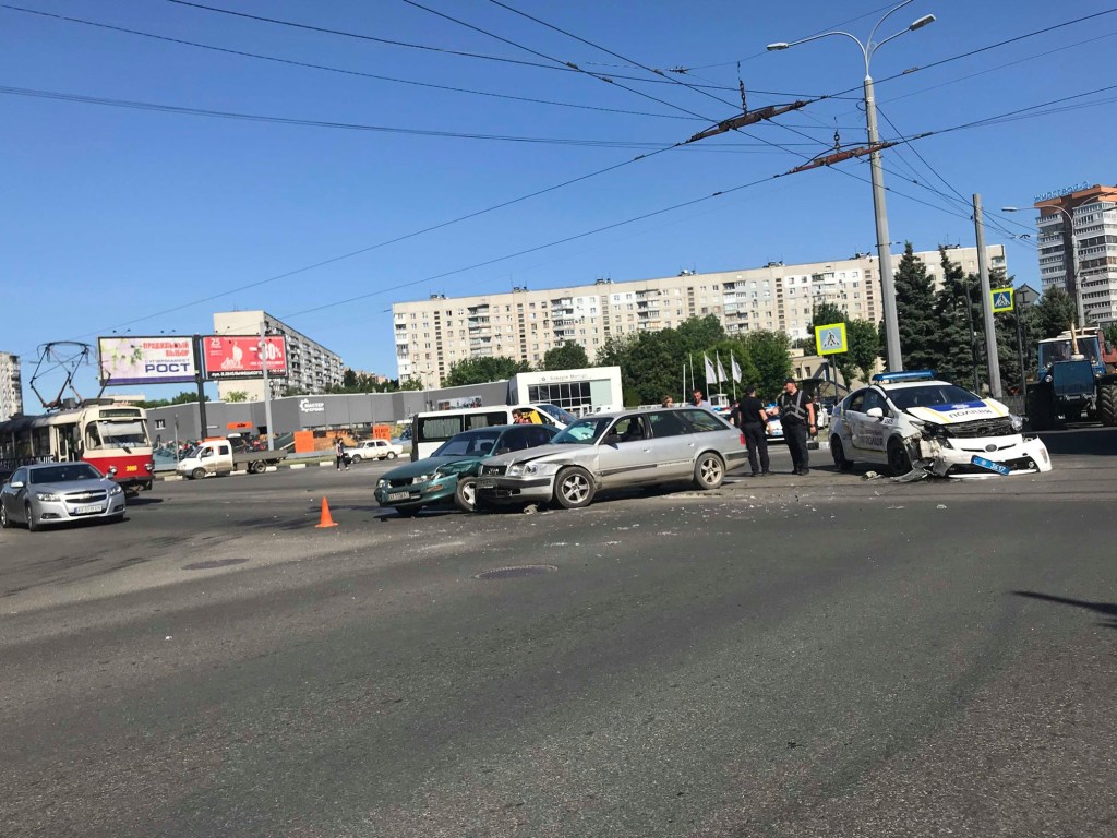 В Харькове произошло тройное ДТП с участием патрульных: образовались пробки (ФОТО)