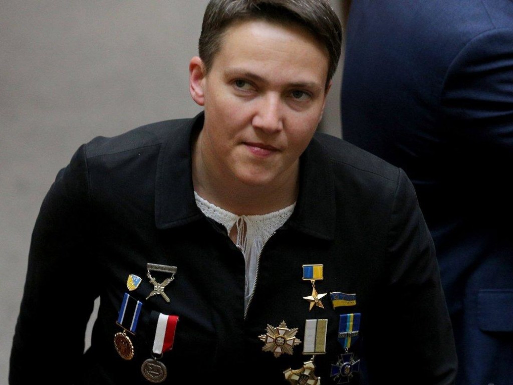 Савченко пришла на инаугурацию Зеленского в пиджаке  с орденами (ФОТО)