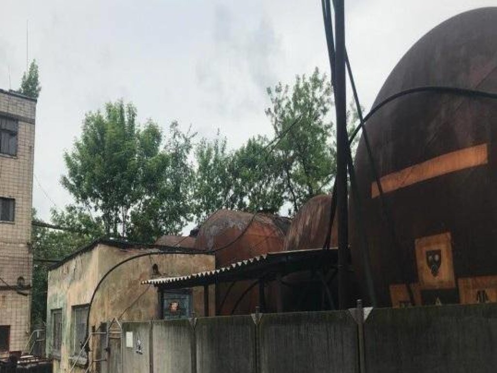 На предприятии в Черновицкой области стояли цистерны с 40 тоннами наркосырья (ФОТО)