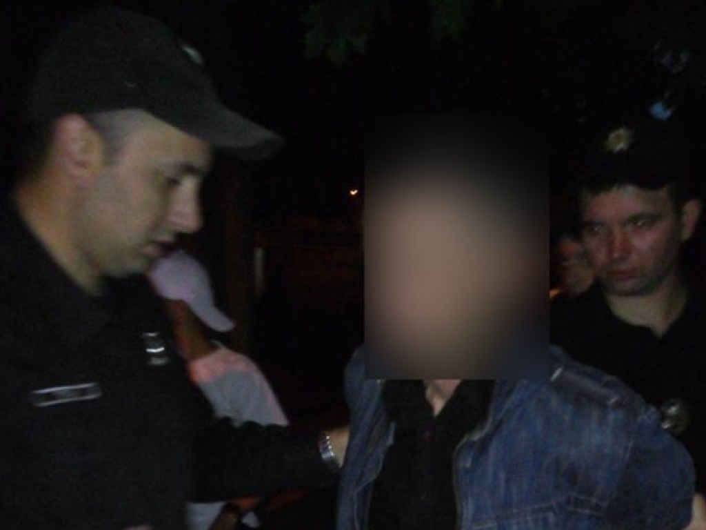В Полтаве полицейский задержал мужчину, угрожавшего детям ножом (ФОТО)
