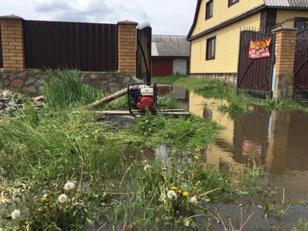 Из-за обильных дождей в Ровенской области под водой оказались 11 тысяч гектаров земли (ФОТО)