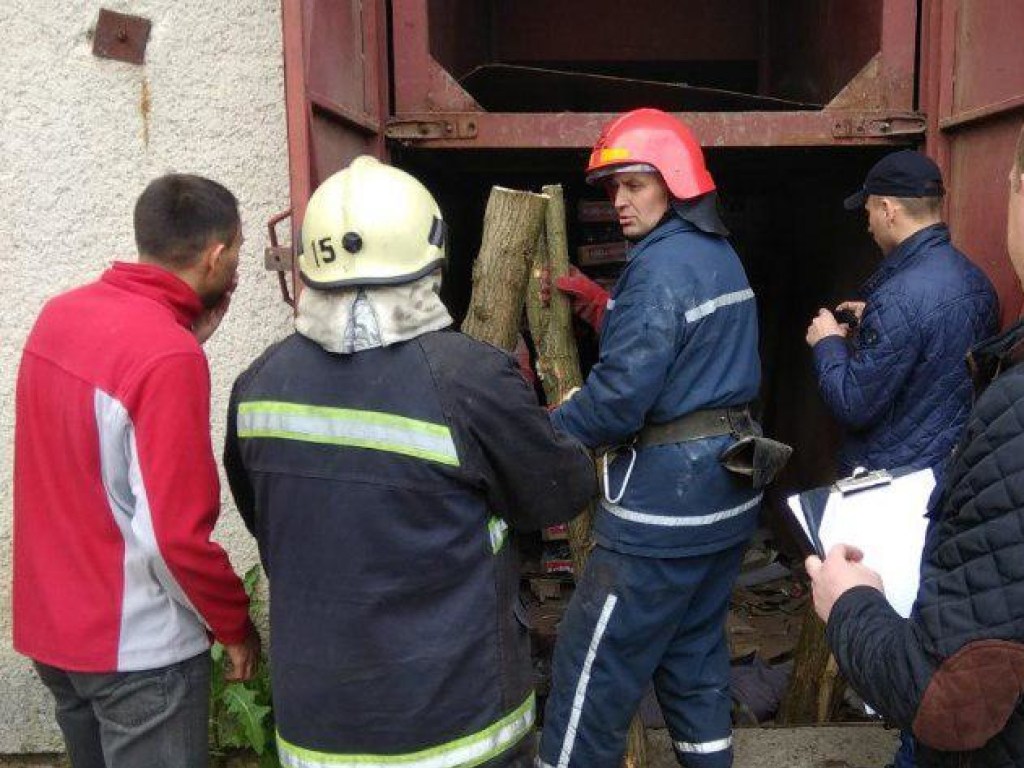 Во Львовской области рухнул грузовой лифт: погибли два человека (ФОТО)