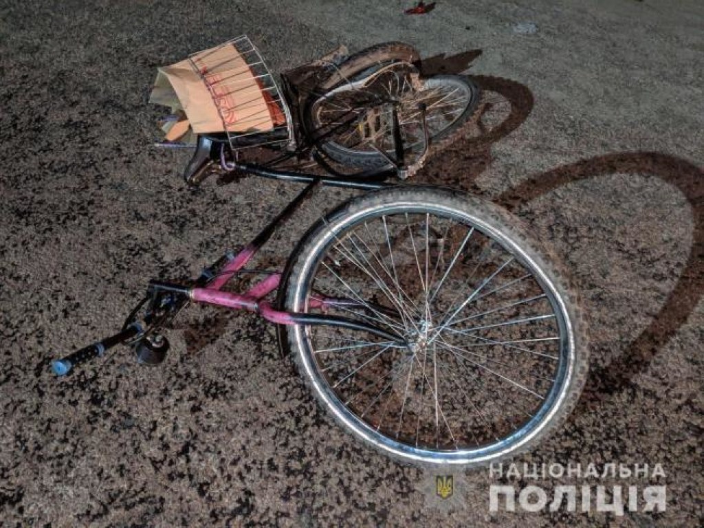 ДТП на Прикарпатье: автомобиль сбил пенсионерку на велосипеде (ФОТО)