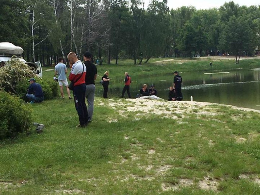 Под Киевом водолазы нашли в озере тело выпускника (ФОТО)