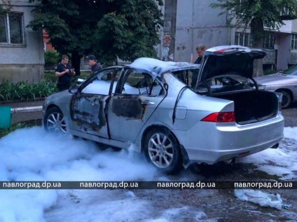 В Павлограде известному кикбоксеру взорвали машину (ФОТО)
