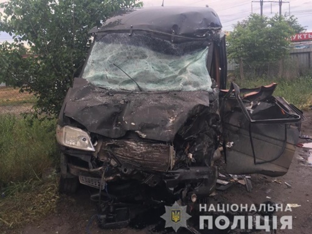 Под Одессой фура протаранила микроавтобус на «встречке»: четверо пострадавших (ФОТО)