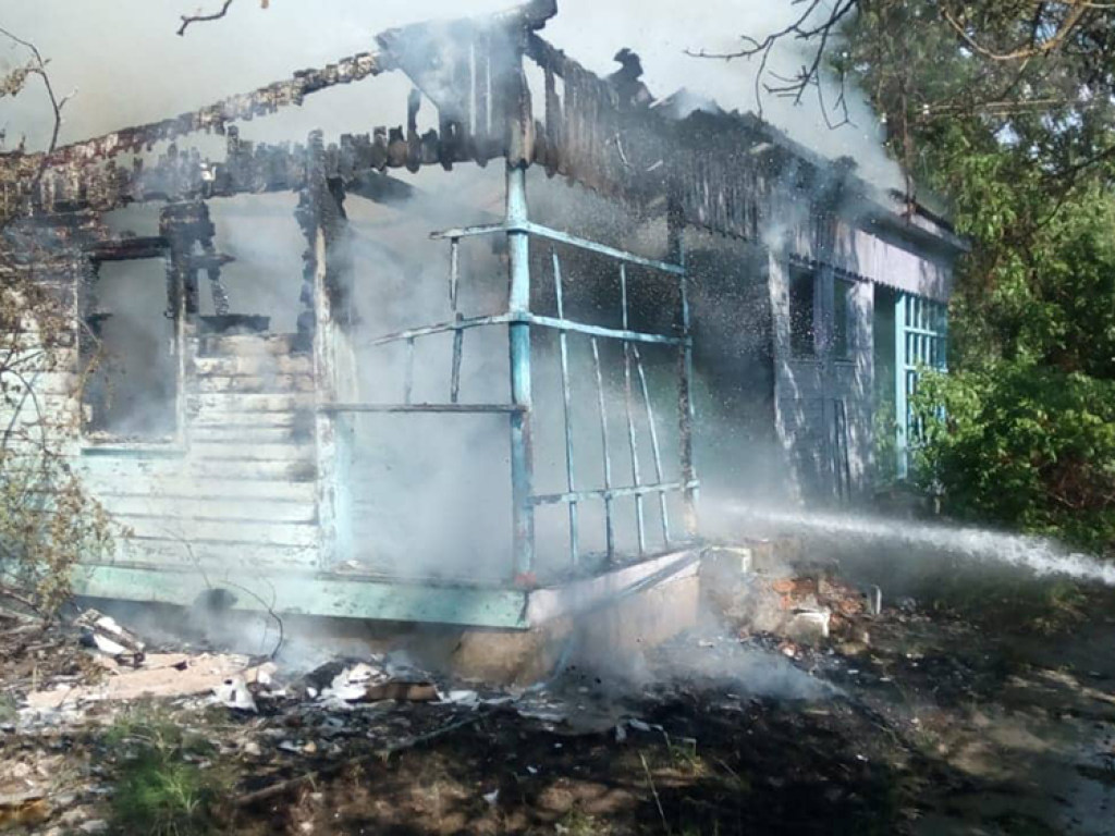 В пансионате Очакова сгорел деревянное строение (ФОТО)