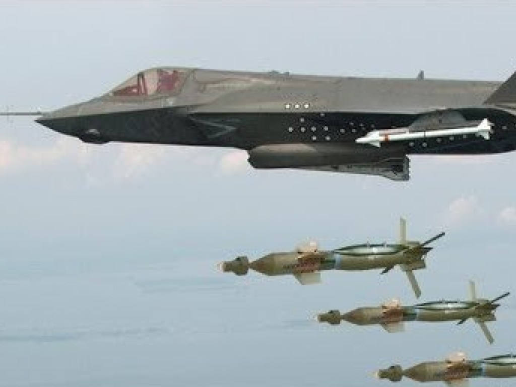 ВВС США показали динамичный взлет истребителя пятого поколения (ВИДЕО)