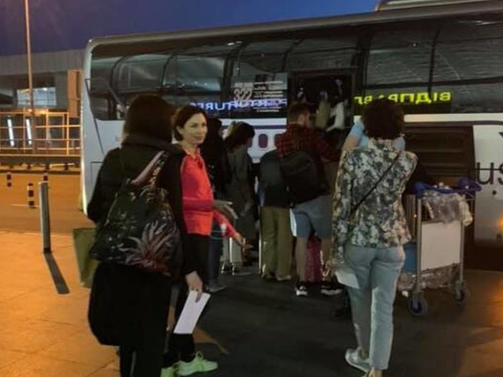 МАУ выплатит компенсацию пассажирам, которых «забыли» в аэропорту