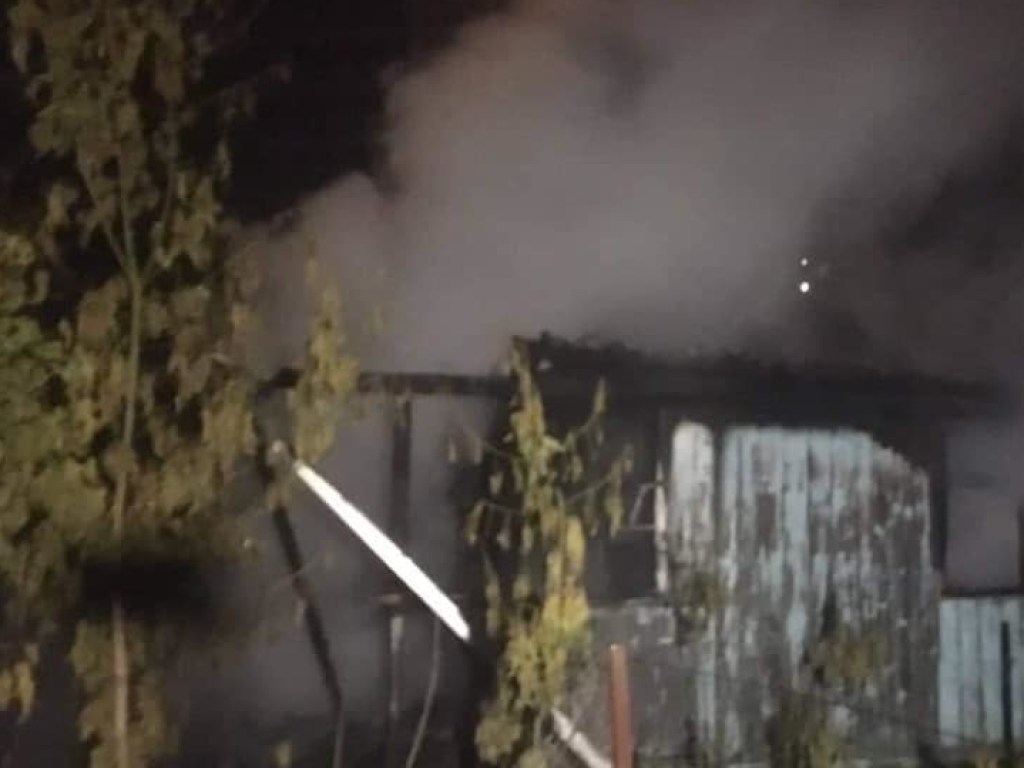 На Осокорках в Киеве дотла сгорел частный дом (ФОТО)