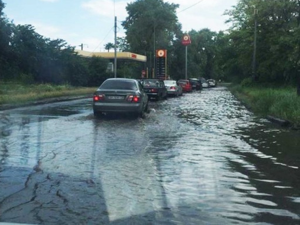 Часть одесских улиц ушла под воду после ливня (ФОТО, ВИДЕО)