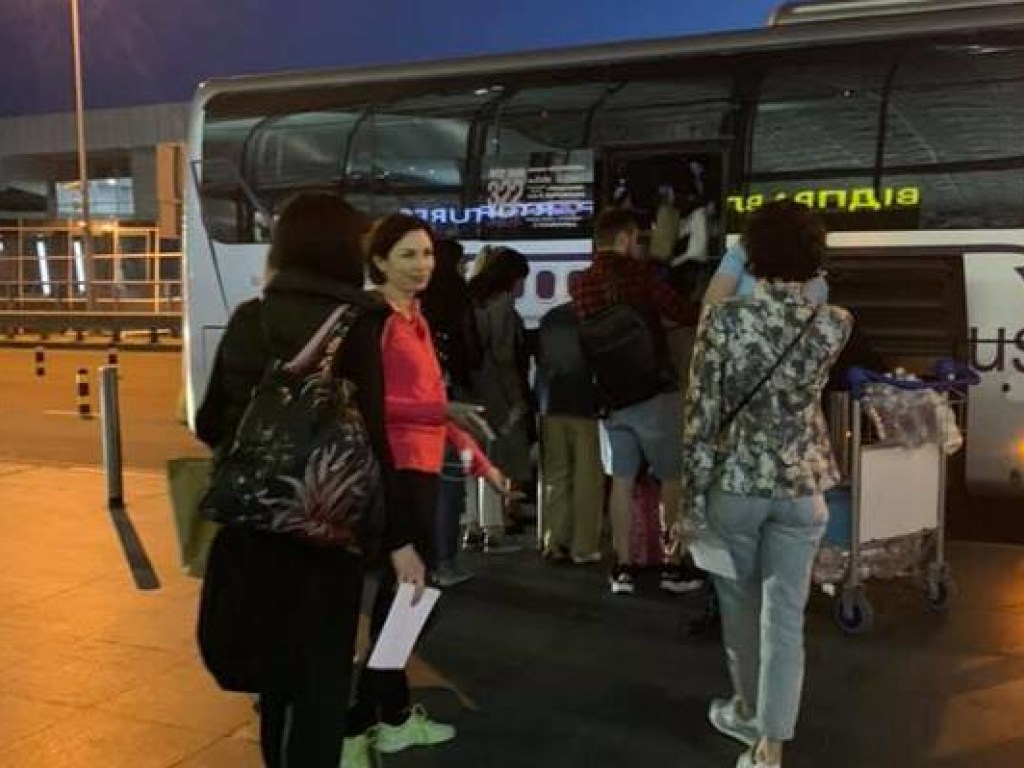 Новый скандал с МАУ: людей «забыли» в аэропорту «Борисполь» (ФОТО)