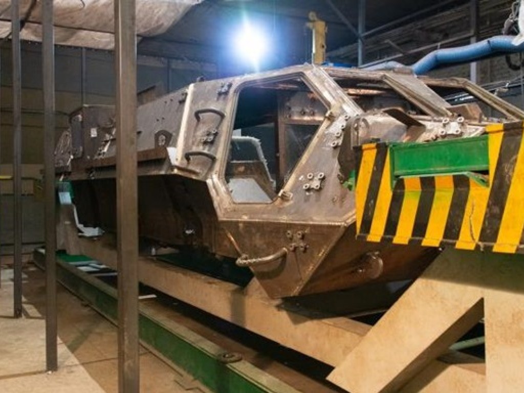 Житомирский бронетанковый завод из-за позиции Минобороны остановил выпуск корпусом БТР-4