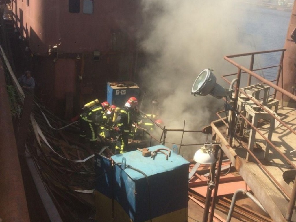Сильный пожар на заводе «Кузница на Рыбальском» в Киеве ликвидировали (ФОТО, ВИДЕО)