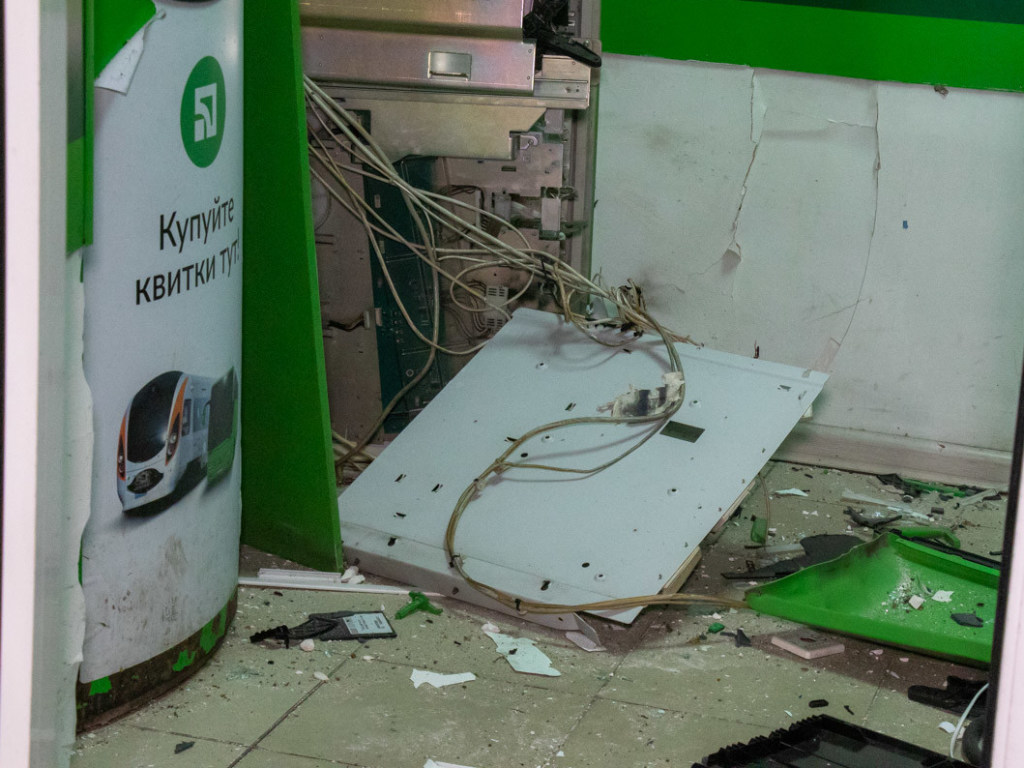 На Лесном массиве в Киеве ночью взорвали банкомат (ФОТО, ВИДЕО)