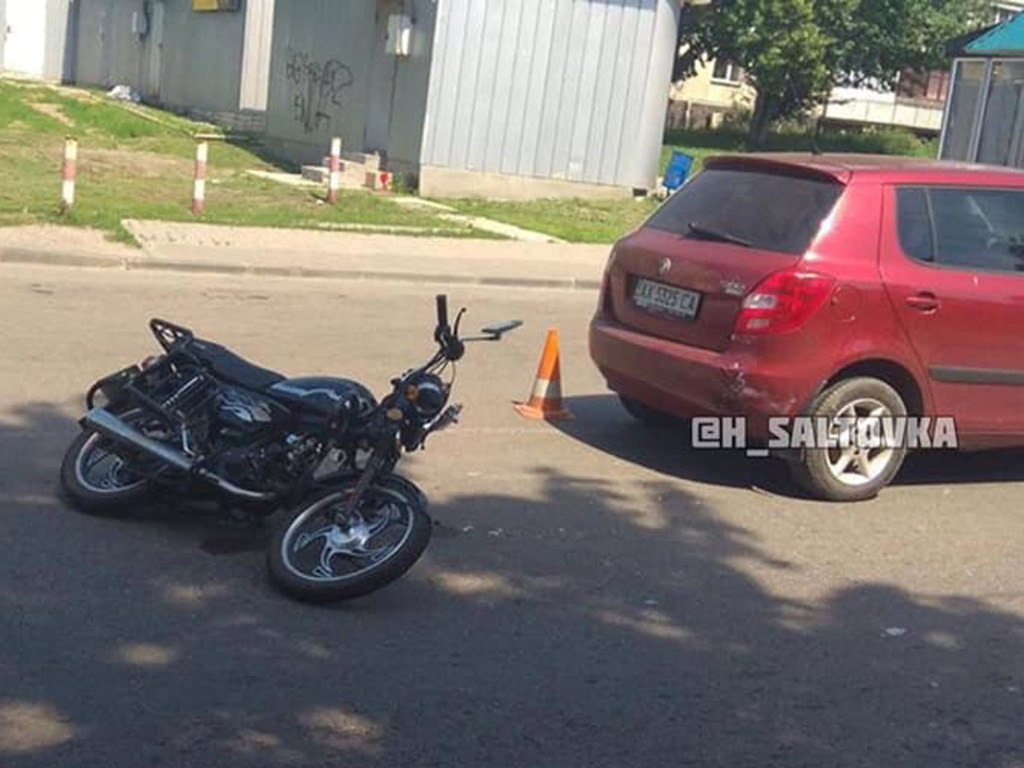 В Харькове легковушка сбила мотоциклиста (ФОТО)