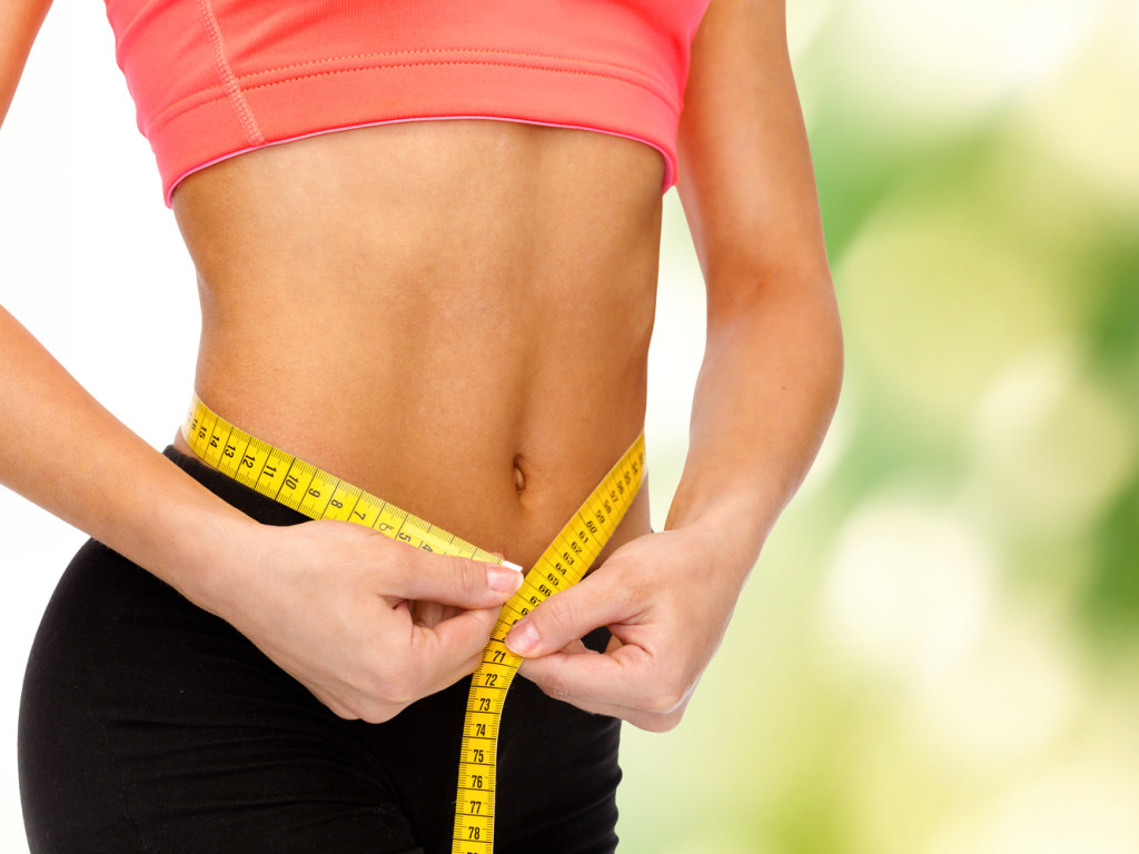 Избавиться от лишнего жира и веса можно, скорректировав диету и упражнения
