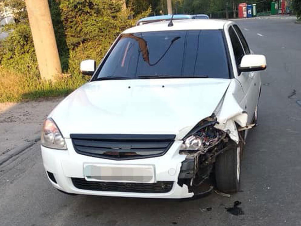 В Харькове пьяный водитель на поврежденном Lanos пытался скрыться от патрульных (ФОТО)