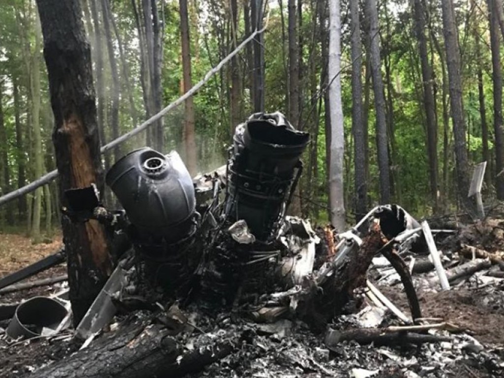Крушение вертолета на Ровенщине: Обнародованы жуткие фото с места трагедии