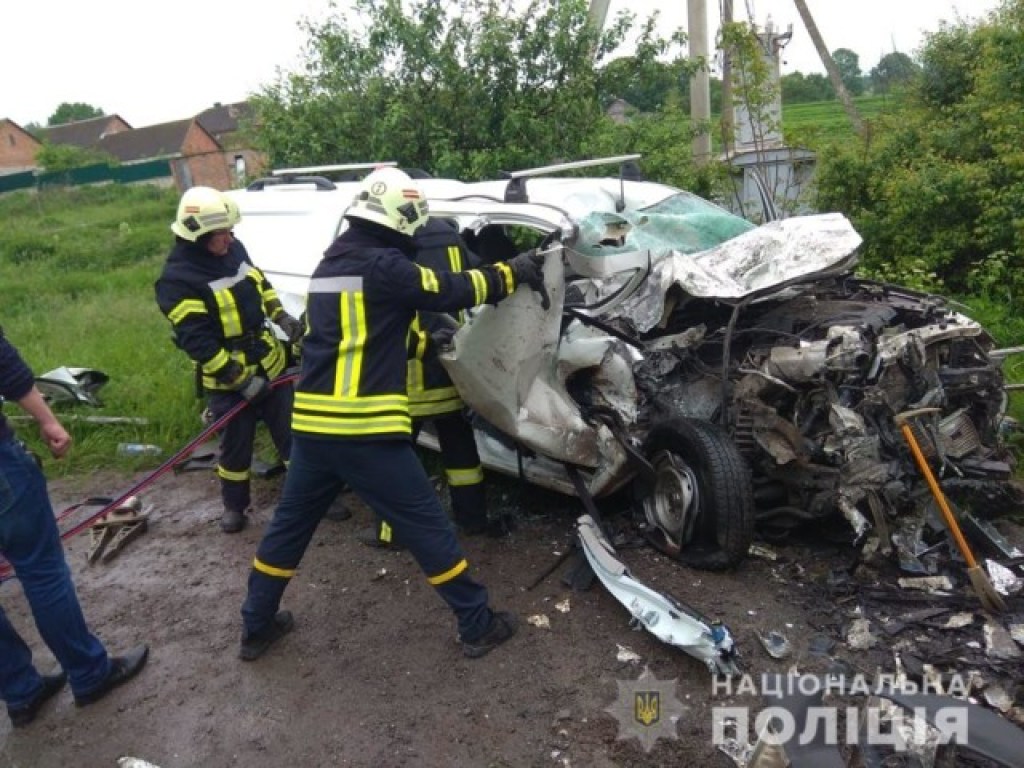 В Тернопольской области столкнулись фура и внедорожник: трое погибших, двое – в тяжелом состоянии (ФОТО)