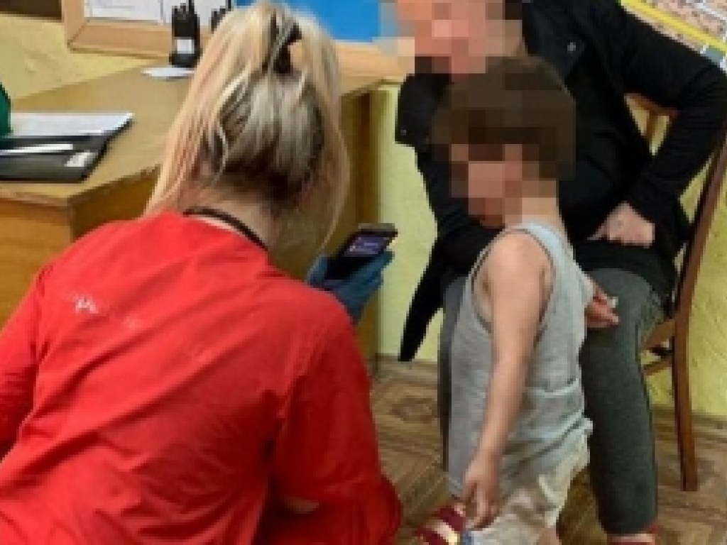 В гидропарке Одессы в самодельной палатке обнаружили ребенка