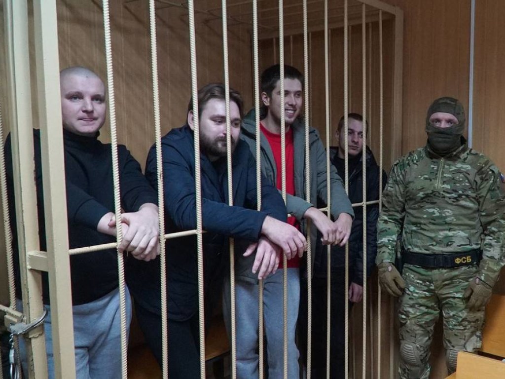 ЕС ожидает от РФ безотлагательное освобождение украинских моряков