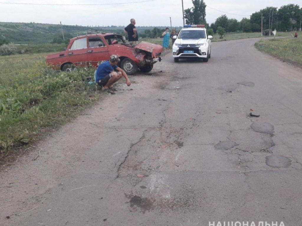 В селе Николаевской области произошло ДТП с «Москвичом»: машина перевернулась (ФОТО)