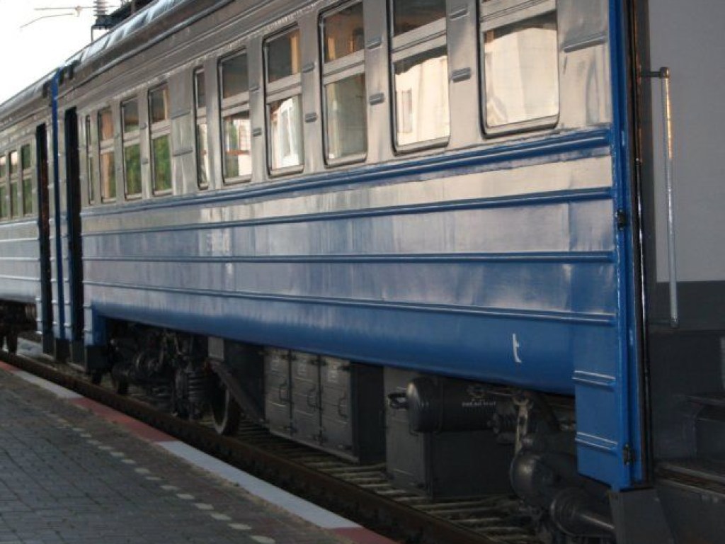 Убытки на 8 тысяч долларов: хулиганы забросали камнями поезд «Львов-Киев»