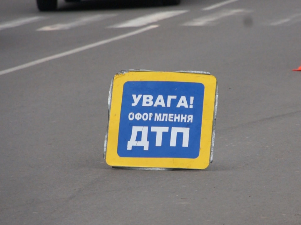 В Киеве произошло ДТП с участием пяти Mercedes (ВИДЕО)