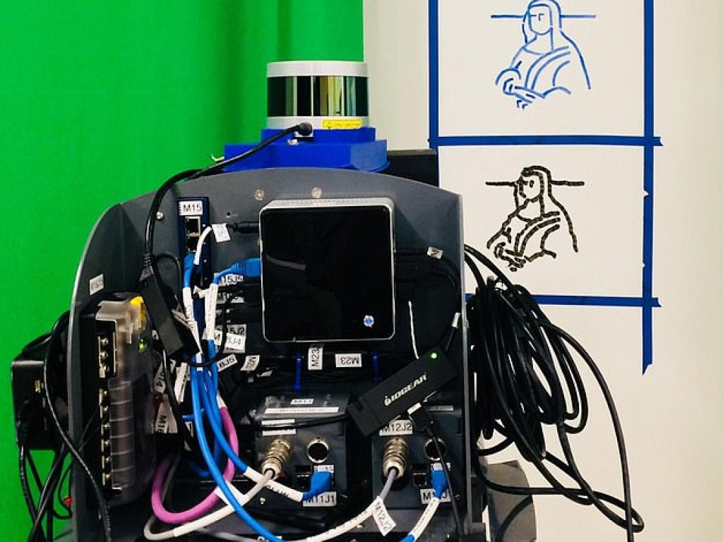 Робот смог воссоздать портрет де Винчи с первой попытки (ФОТО, ВИДЕО)
