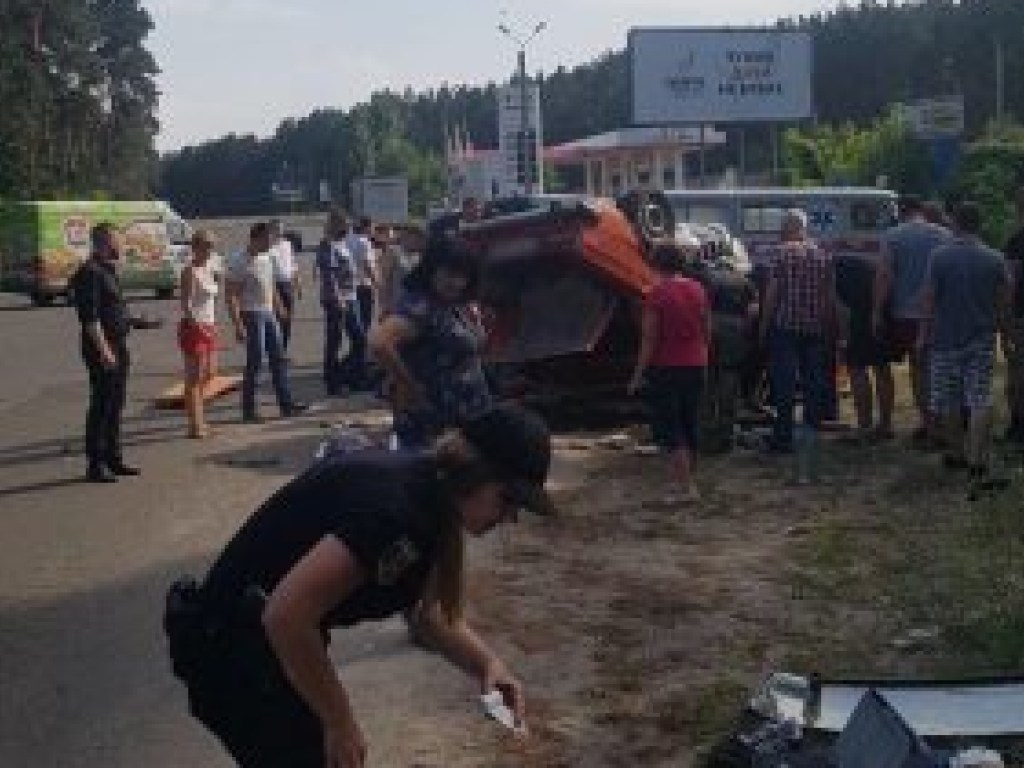 ДТП с опрокидыванием под Черкассами: трое пострадавших попали в больницу (ФОТО)