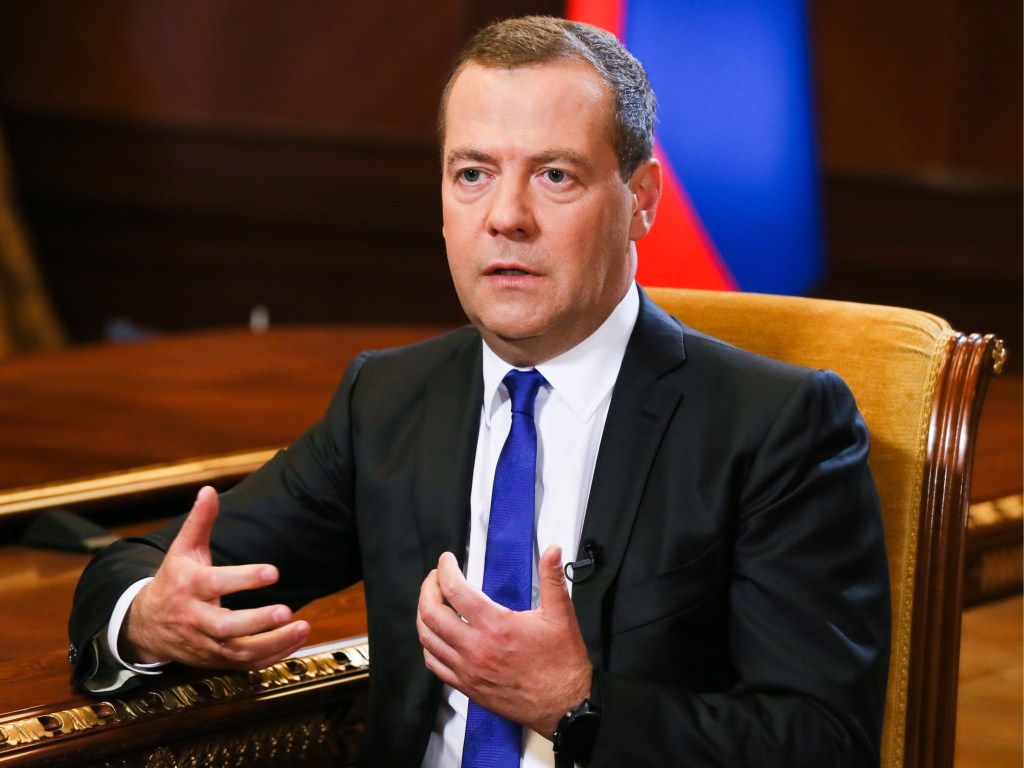 Дмитрий Медведев назвал недальновидным решение исключить Медведчука из переговорного процесса с РФ
