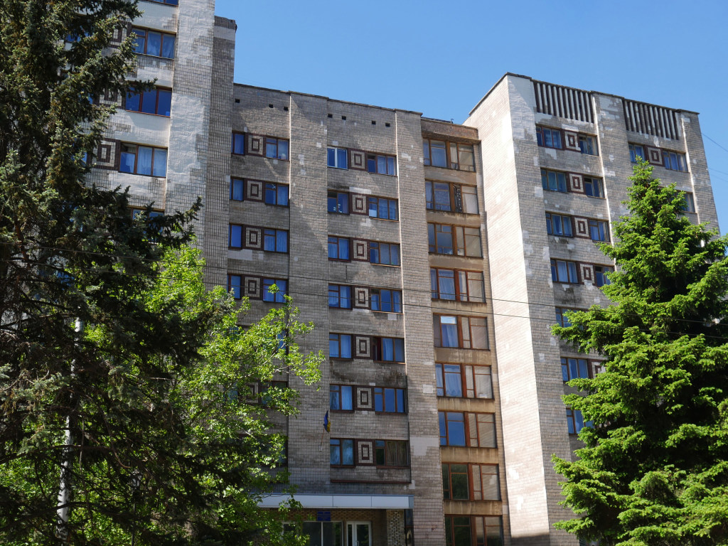 Тараканы и крысы: студент показал обитателей запорожского общежития (ВИДЕО)
