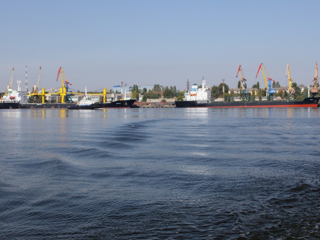 АМПУ лоббирует монопольные интересы частной компании в Николаевском порту, что делает невозможным конкуренцию &#8212; Укрзализныця