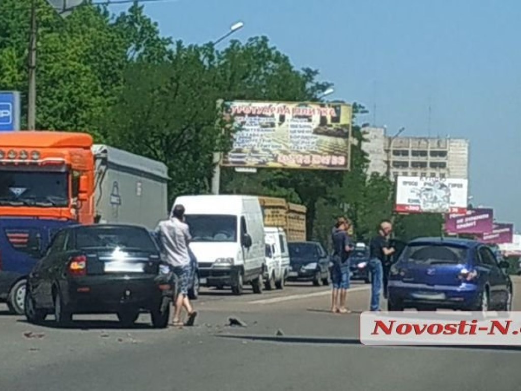 ДТП в Николаеве: на проспекте столкнулись Mazda и «Лада» (ФОТО)