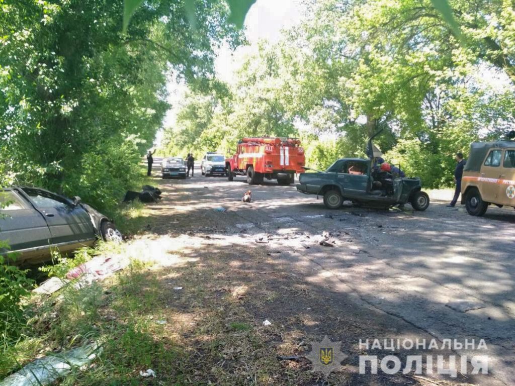 В Николаевской области в ДТП погибли двое мужчин: один из них работал в полиции (ФОТО)