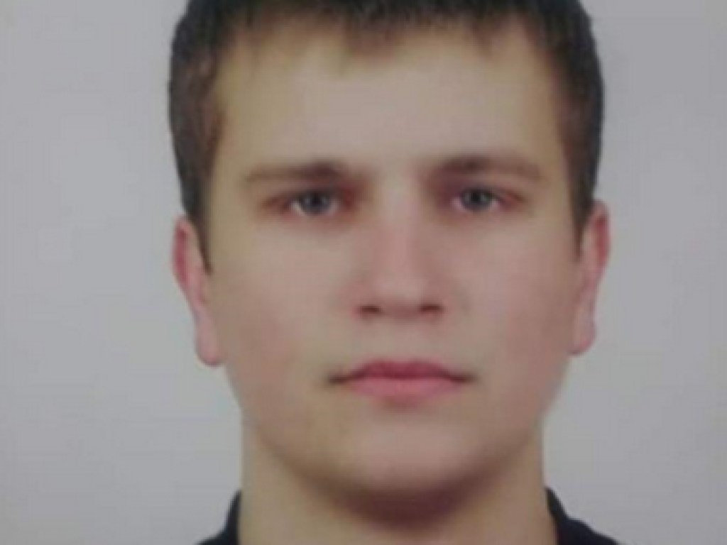 Был прикован к дереву с пакетом на голове: молодого полицейского из Днепра нашли мертвым (ФОТО)