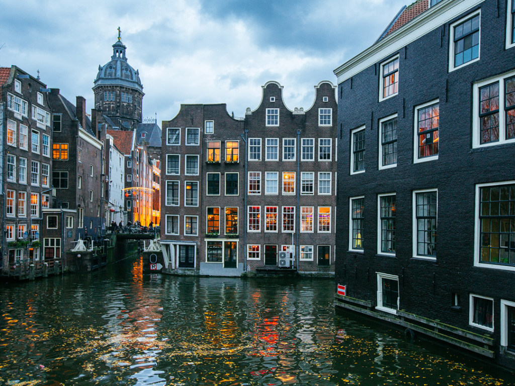 В Амстердаме туристам предлагают «пожениться» с голландцем
