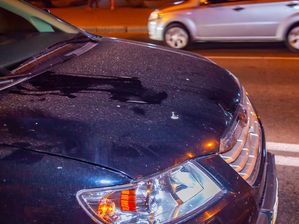 В Днепре на «зебре» водитель Subaru сбил парня и девушку (ФОТО, ВИДЕО)