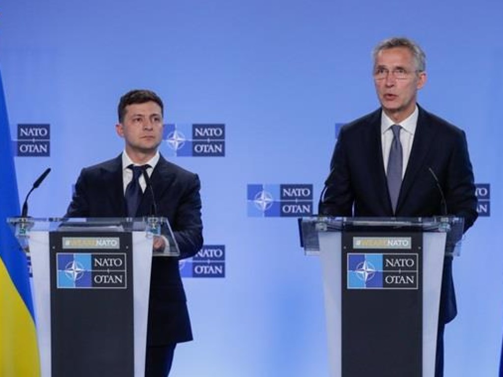Генсек НАТО заверил Зеленского в поддержке Украины