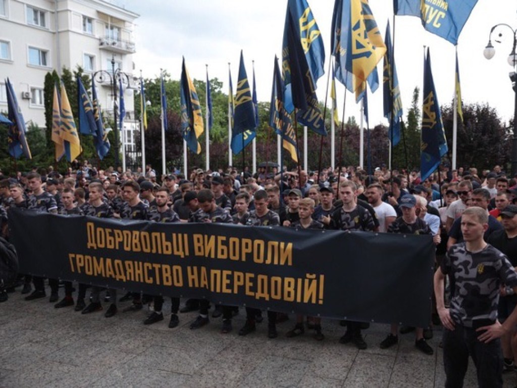  «Национальный Корпус» передал Зеленскому требования относительно упрощения процедуры получения украинского гражданства